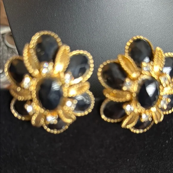 Vintage Black and Gold Floral Earrings - Picture 3 of 6